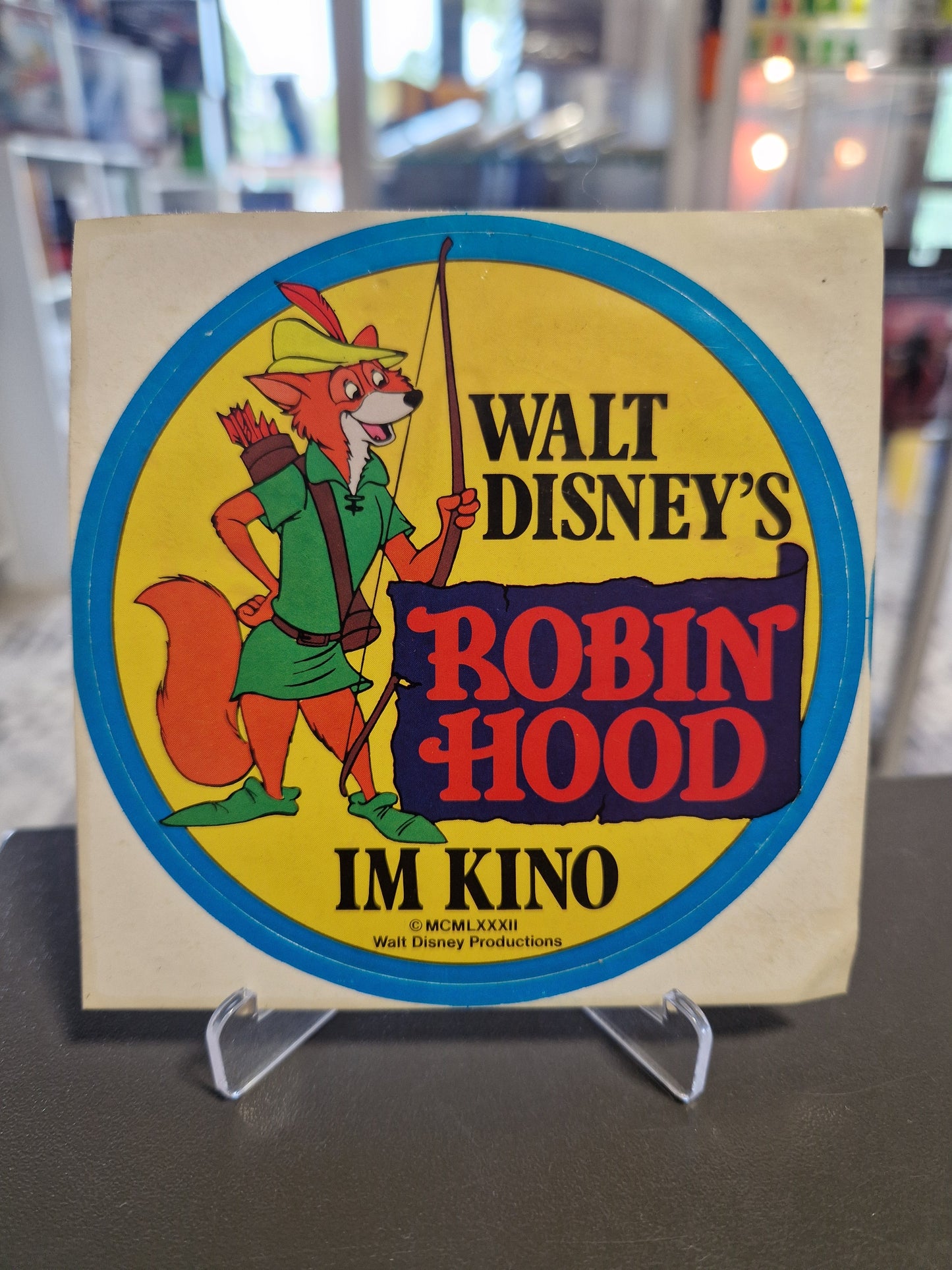 Originaler Vintage Walt Disney Robin Hood Kino Aufkleber von 1982 im Kino von Memory Lane Rhauderfehn