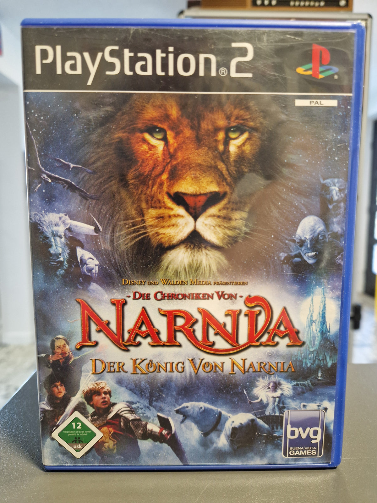 Vorderseite der PS2 Hülle von Die Chroniken von Narnia Der König von Narnia.