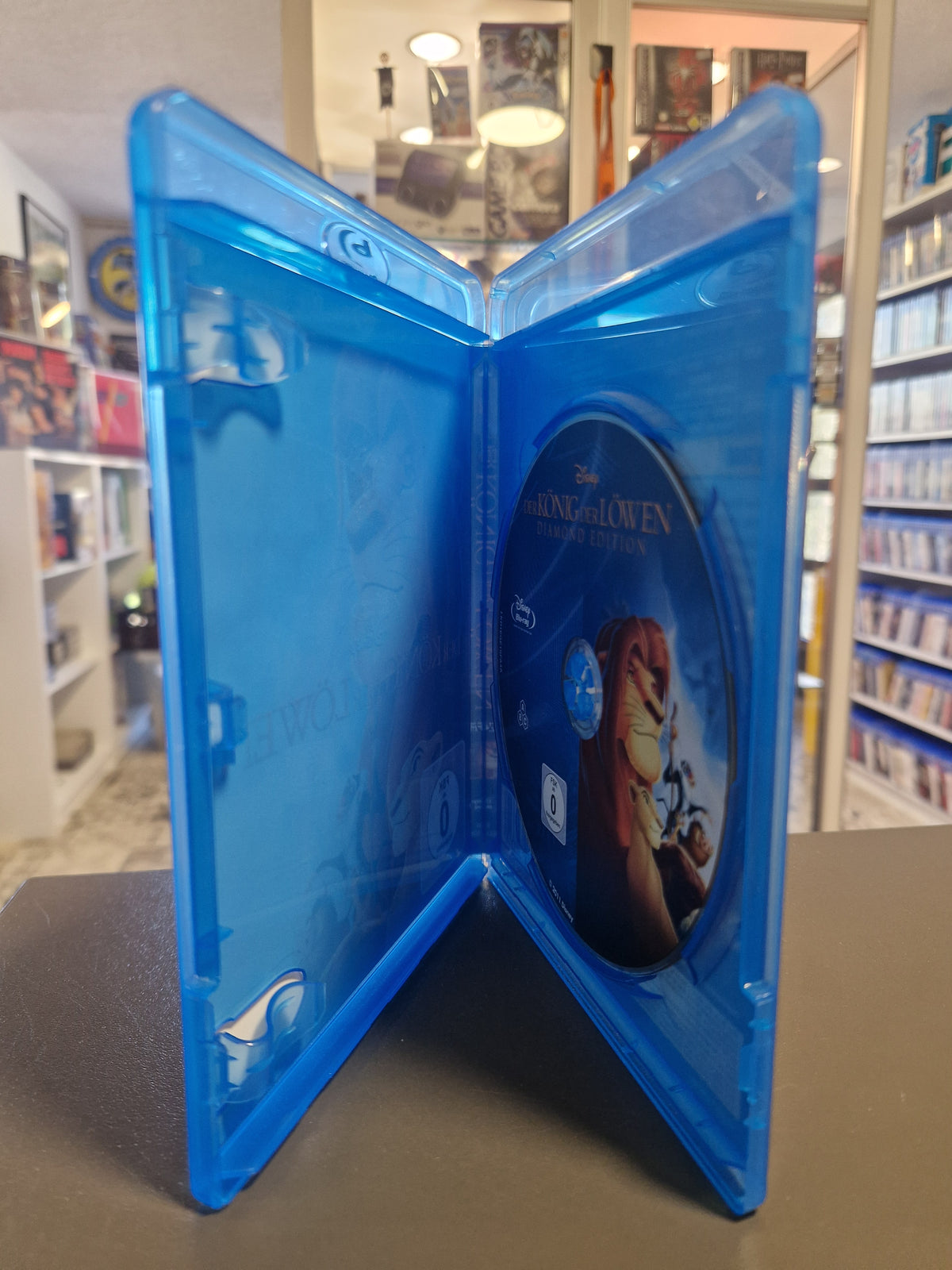 Geöffnete Blu-ray Hülle von Der König der Löwen mit der Disc.