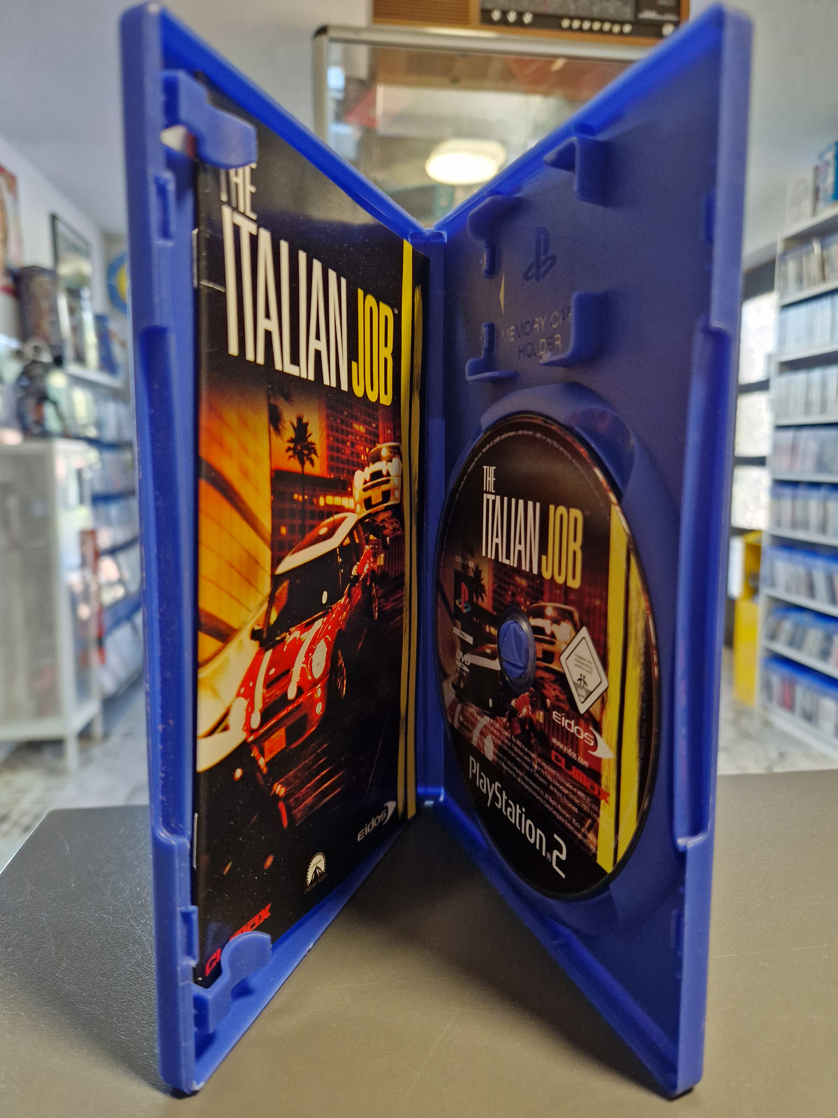 Geöffnete PS2 Hülle von The Italian Job mit DVD-ROM und Handbuch.
