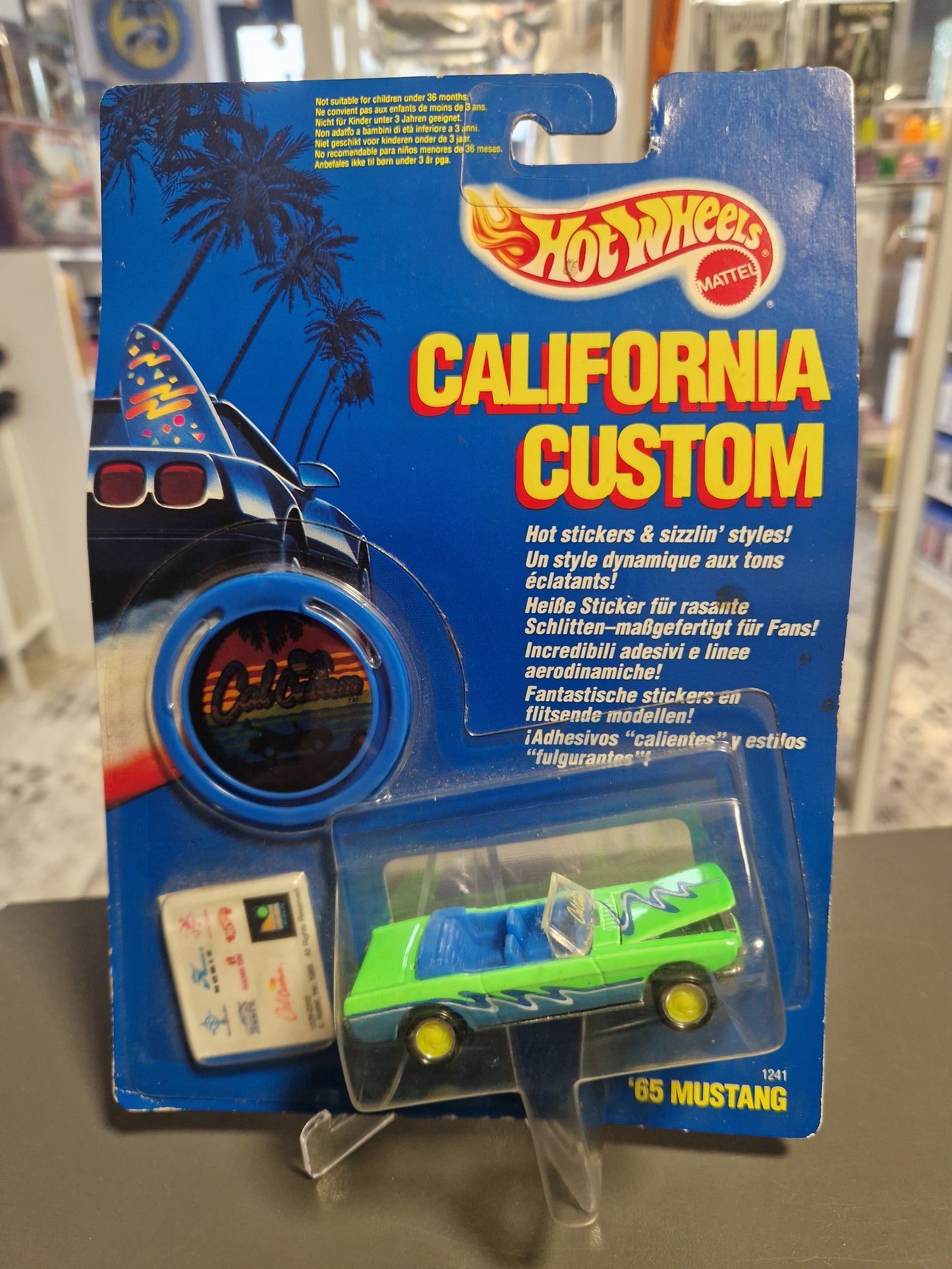Hot Wheels California Custom '65 Mustang von Mattel 1990 originalverpackt mit Button und Stickern im Laden Memory Lane Rhauderfehn.
